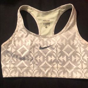 Nike pro sports bra